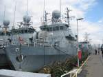 Das Minenjagtboot Laboe (M1097,Bj.1989) liegt am 18.06.2011 am im Kieler Tirpitzhafen w�hrend der 'Open Ships 2011' vor Anker. 