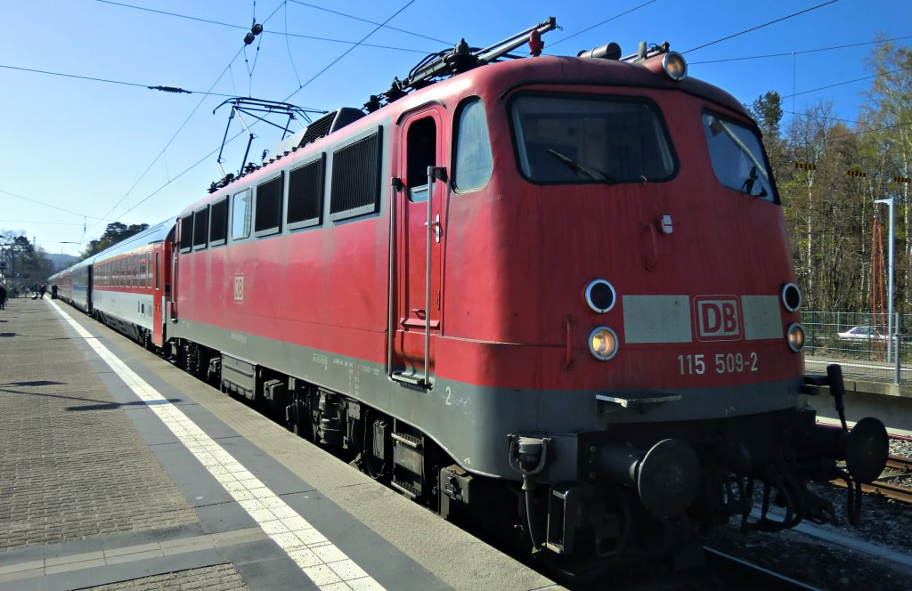 115 509 mit einem EuroCity in Binz am 23.4.2011