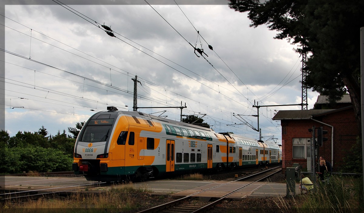 445 109 der ODEG in Holthusen am 26.07.2015 als RE4 auf dem Weg nach Cottbus