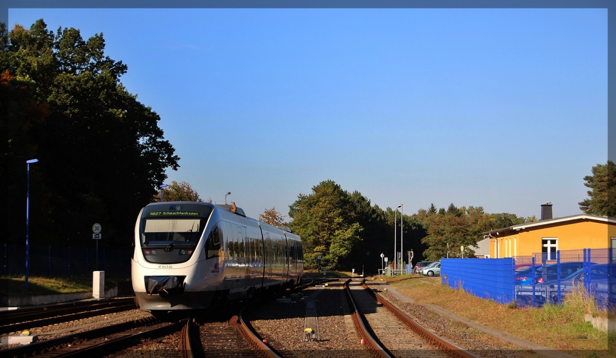 VT 643.04 der PEG/NEB bei der Ausfahrt aus dem Bahnhof Basdorf am 10.10.2015