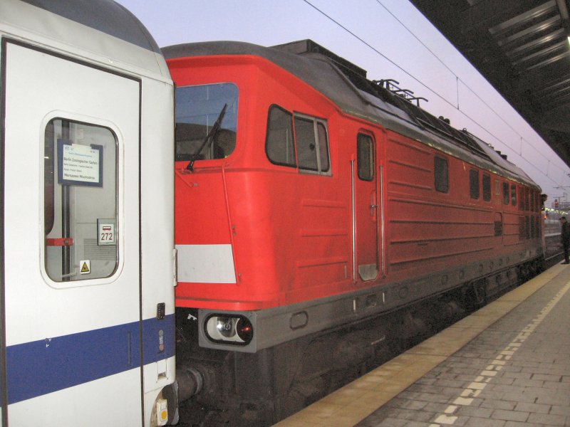 BR 234 vor Berlin-Warschau-Express, Berlin 2005